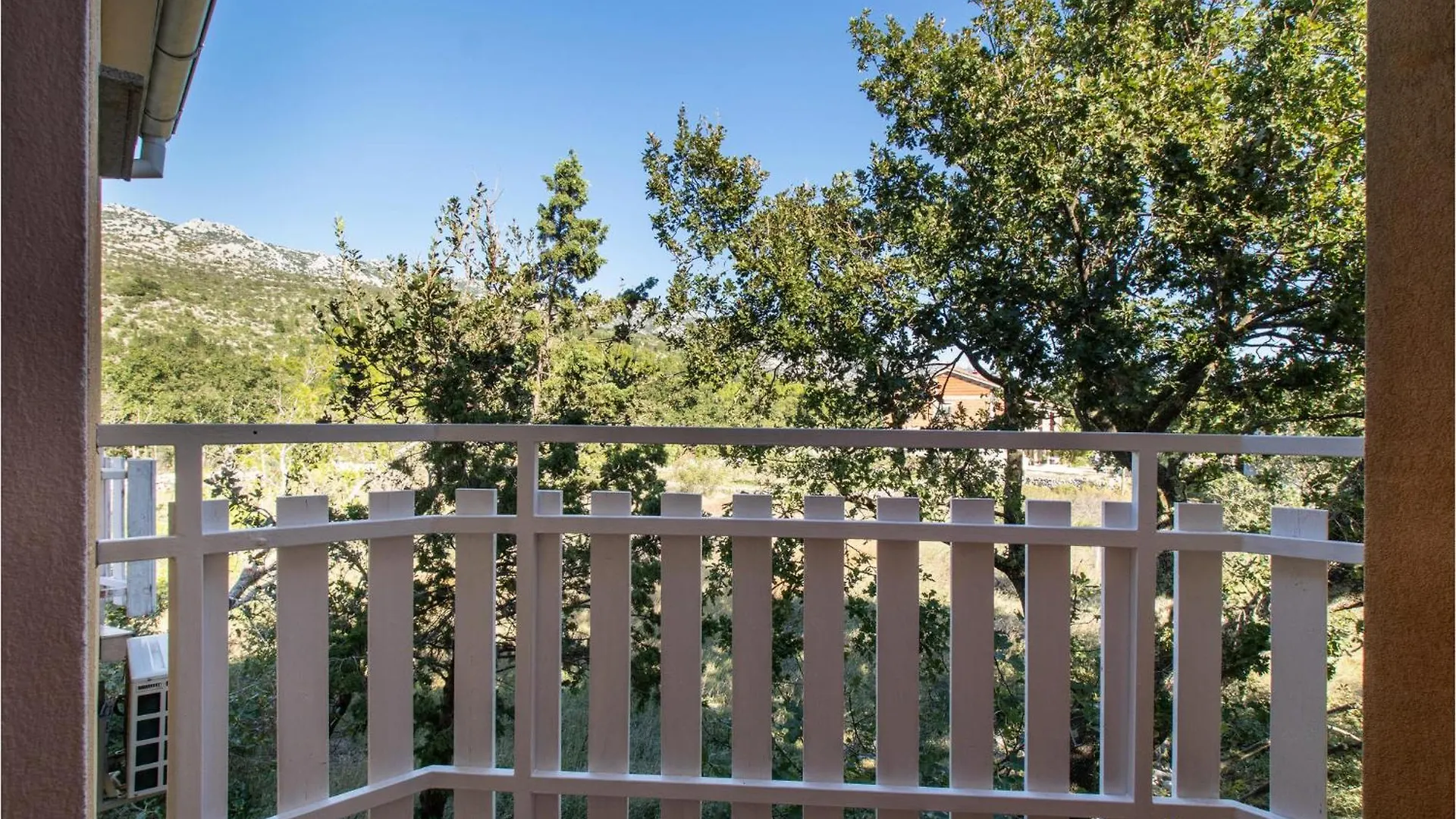 1 Bedroom Beautiful Apartment In Seline