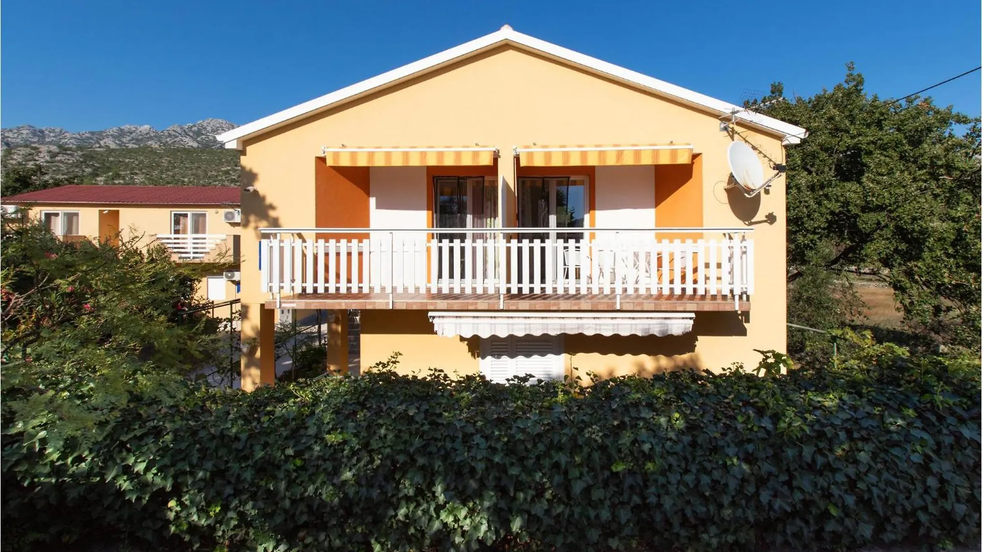 1 Bedroom Beautiful Apartment In Seline