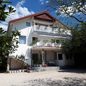 Manda & Marko Juric Guest house
